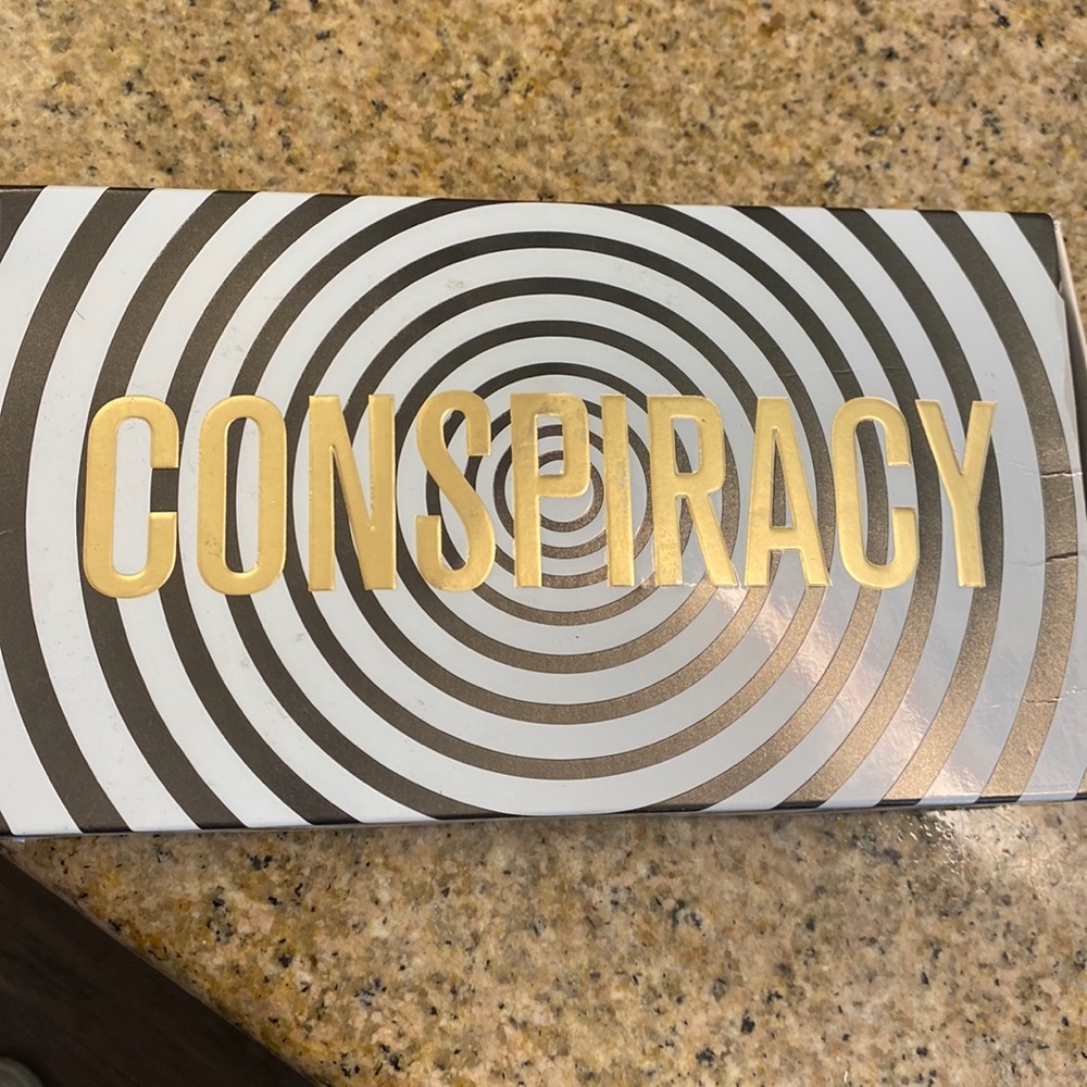 Conspiracy palette Jeffree Star x Shane Dawson